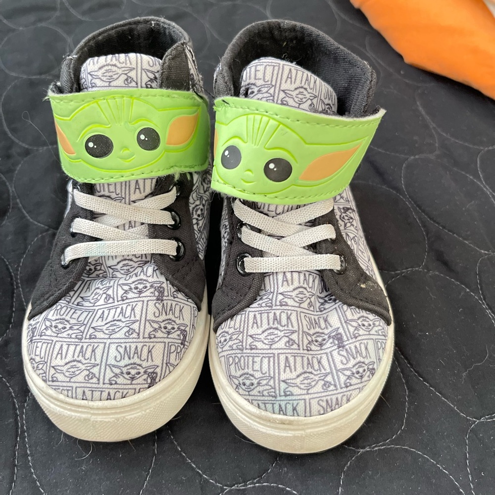 Toddler High-Top Sneakers baby yoda